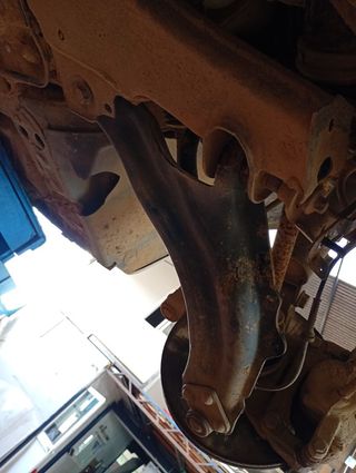 BRAZO SUSPENSION DELANTERO IZQUIERDO RENAULT KANGOO I (F/KC0)