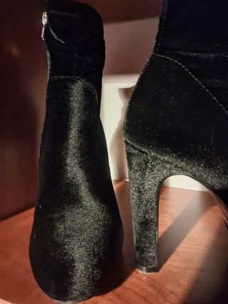 Stivaletti neri con tacco