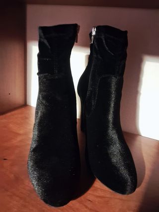 Stivaletti neri con tacco