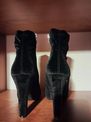 Stivaletti neri con tacco