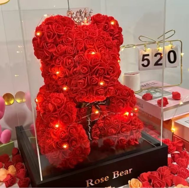 Oso de rosas rojas a estrenar 