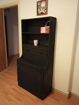 Mueble escritorio y estantería negro en Pontevedra