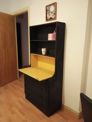Mueble escritorio y estantería negro en Pontevedra