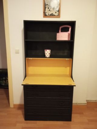 Mueble escritorio y estantería negro en Pontevedra