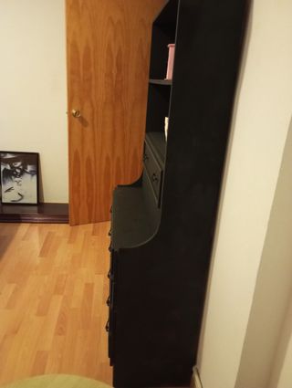 Mueble escritorio y estantería negro en Pontevedra