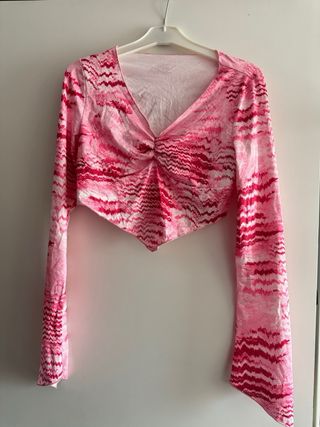 Camiseta manga larga escote pico estampado