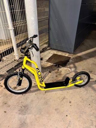 Patinete grande con ruedas neumáticas