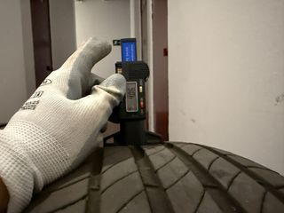 Neumático 215/65 R17 103V