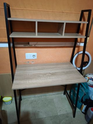 Escritorio con estantería madera y metal