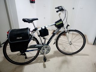 Bicicleta Trek Urbana con alforjas