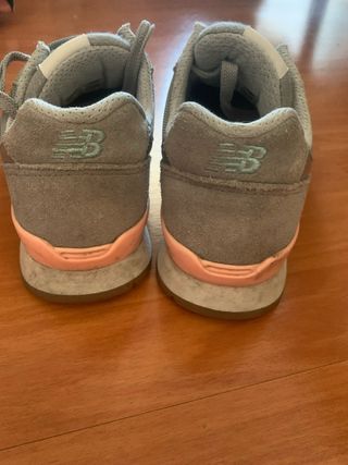 Zapatillas New Balance grises y rosas