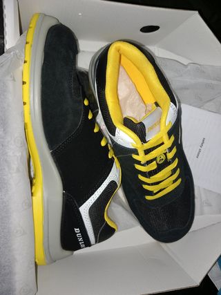 Zapatos de seguridad Dunlop negros y amarillos