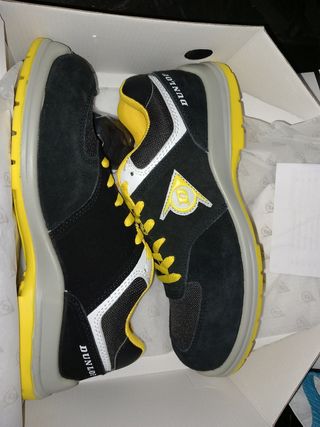 Zapatos de seguridad Dunlop negros y amarillos