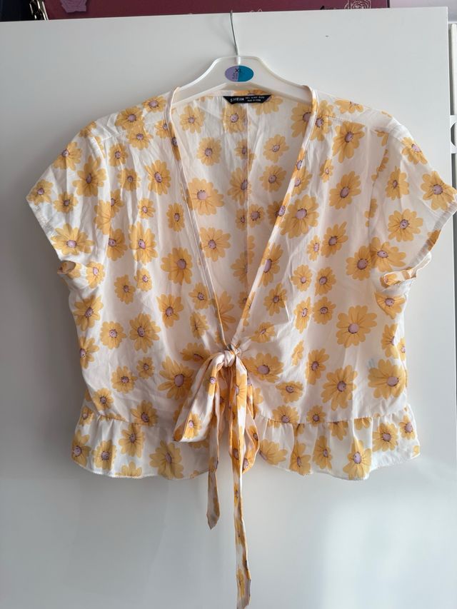 Top SHEIN flores amarillas talla L