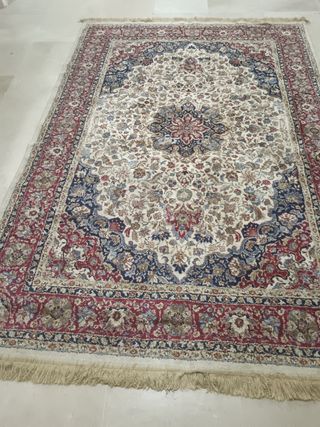 Tappeto persiano con design floreale di grandi dimensioni