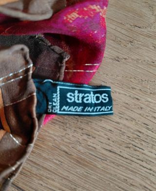 Foulard in seta con fiori e righe