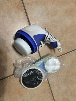 Massaggiatore elettrico con diverse testine 