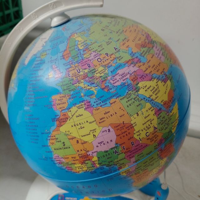 Globo terráqueo educativo