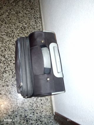 Maleta de cabina negra y gris