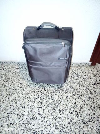 Maleta de cabina negra y gris