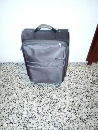 Maleta de cabina negra y gris
