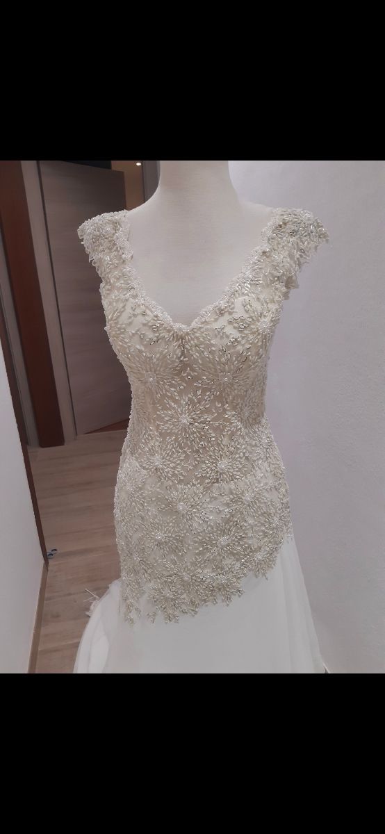 Abito da sposa nuovo.