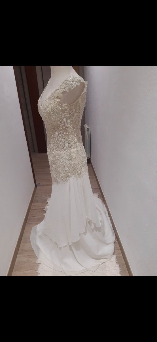 Abito da sposa nuovo.