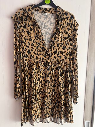 Vestido camisero estampado leopardo Stradivarius 