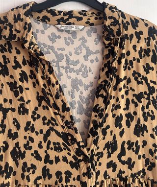 Vestido camisero estampado leopardo Stradivarius 