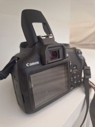 Cámara Canon EOS 2000D
