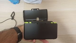Nintendo New 2DS XL Verde + Mario Kart 7 + Grip