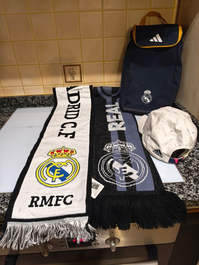 Lote Real Madrid: Bufandas, Gorra y Bolso