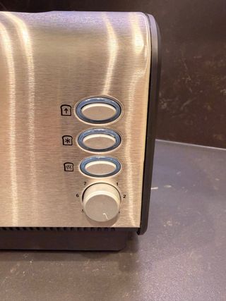 Tostadora Taurus plateada inox. 