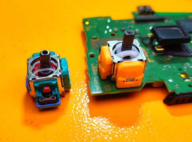 Riparazione Drift su controller PS4/5 e XBOX