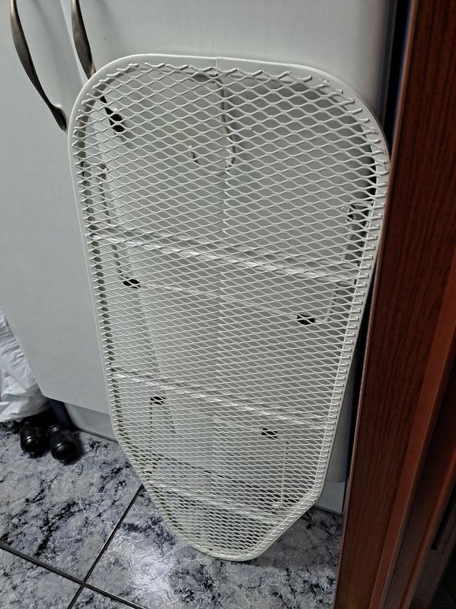 Tabla de planchar blanca