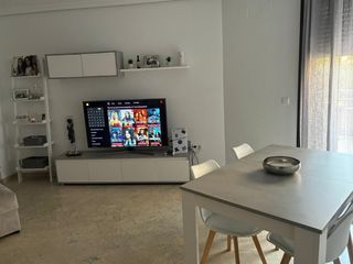 Mueble Salón y Mesa Comedor con Sillas
