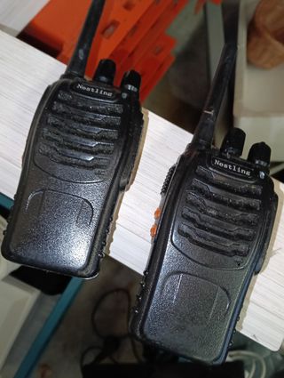 2 Walkie Talkies Nestling