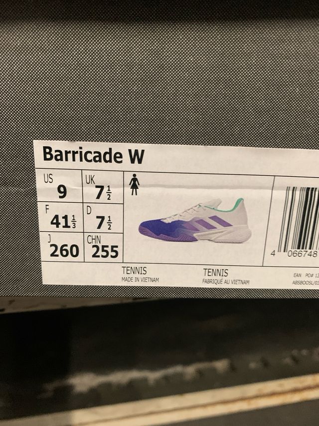 Zapatillas de tenis Adidas moradas y blancas