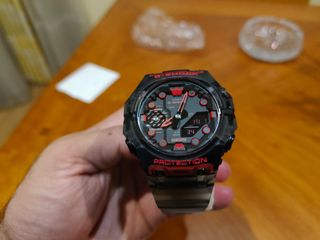 Reloj Casio G-Shock 5690 Negro/Rojo