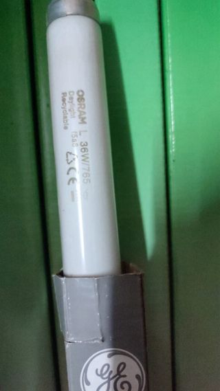 Lámpara fluorescente 4 tubos