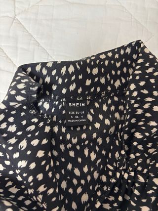 Falda estampada con raja
