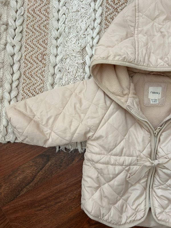 Abrigo bebé Sfera acolchado con capucha