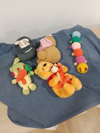 Lote de peluches y muñecos