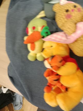 Lote de peluches y muñecos