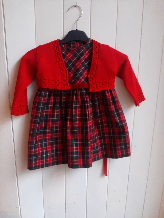 Vestido y chaqueta de niña a cuadros
