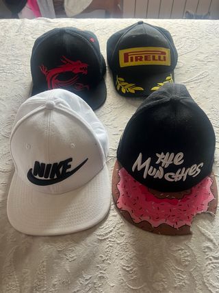 Lote Gorras de las marcas nike entre otras 