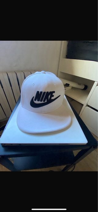 Lote Gorras de las marcas nike entre otras 