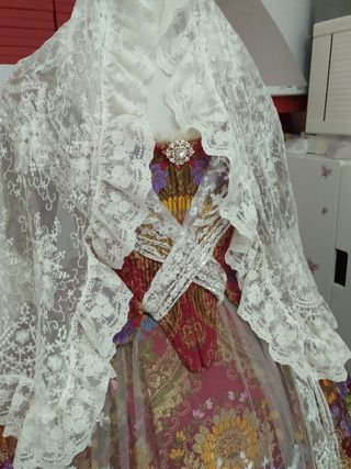 Mantilla de fallera a estrenar