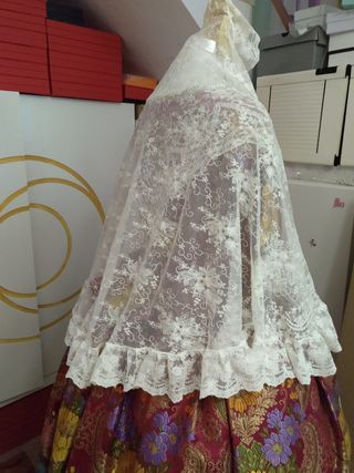 Mantilla de fallera a estrenar