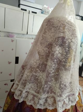 Mantilla de fallera a estrenar